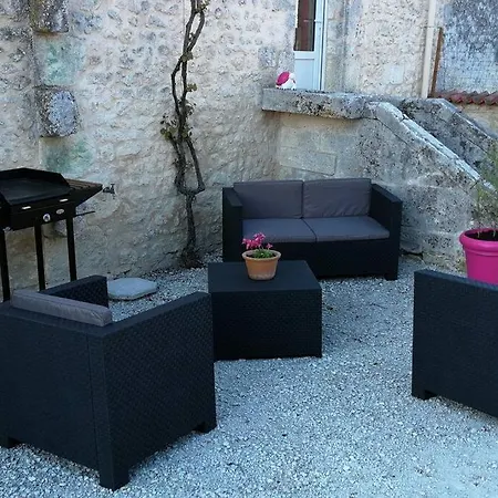 Maison Charentaise A La Campagne Becheresse Extérieur photo