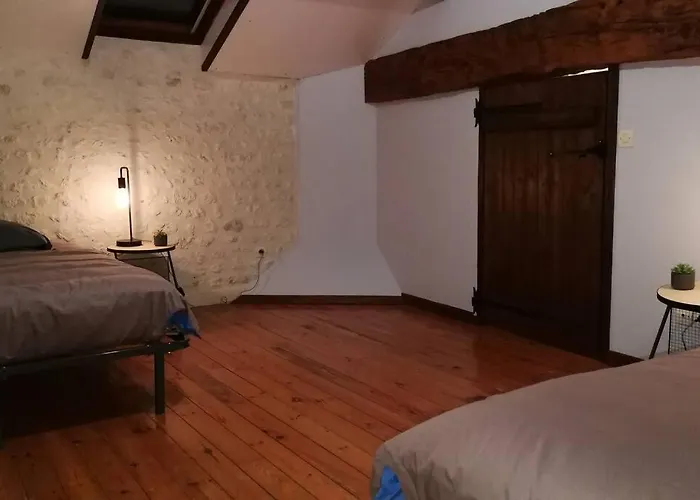 Maison Charentaise A La Campagne