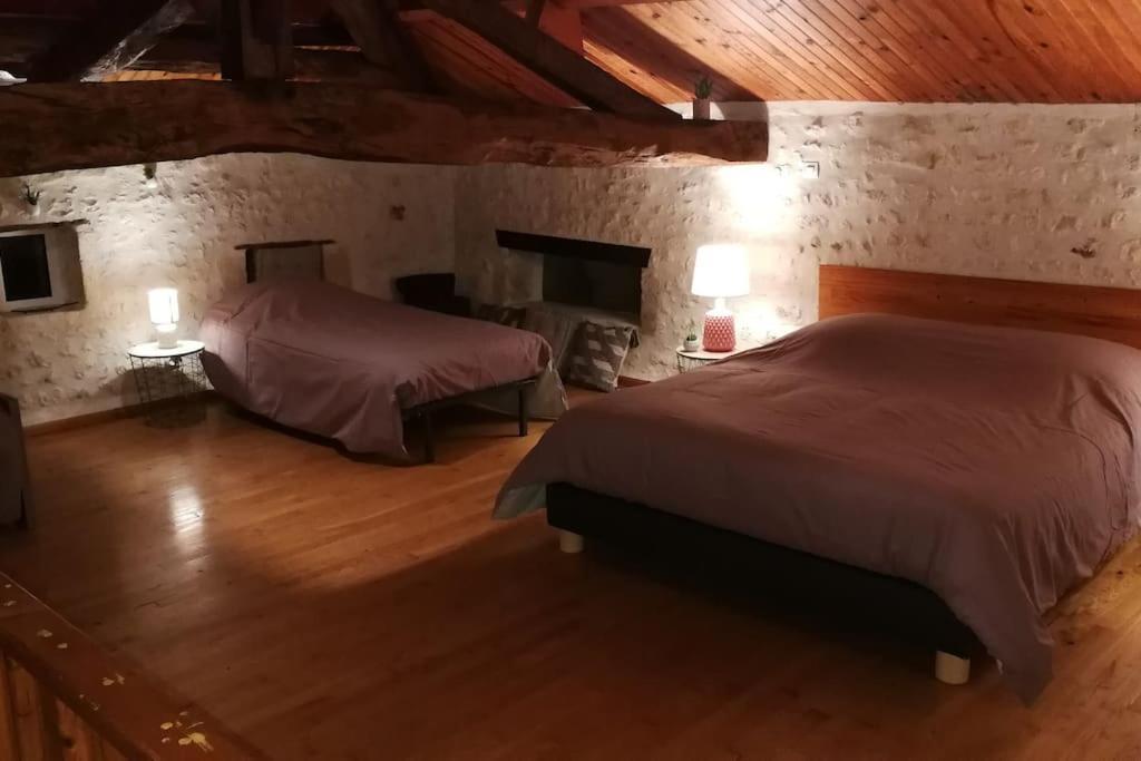 Maison Charentaise A La Campagne Becheresse