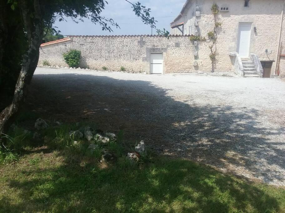 Hébergement de vacances Maison Charentaise A La Campagne *